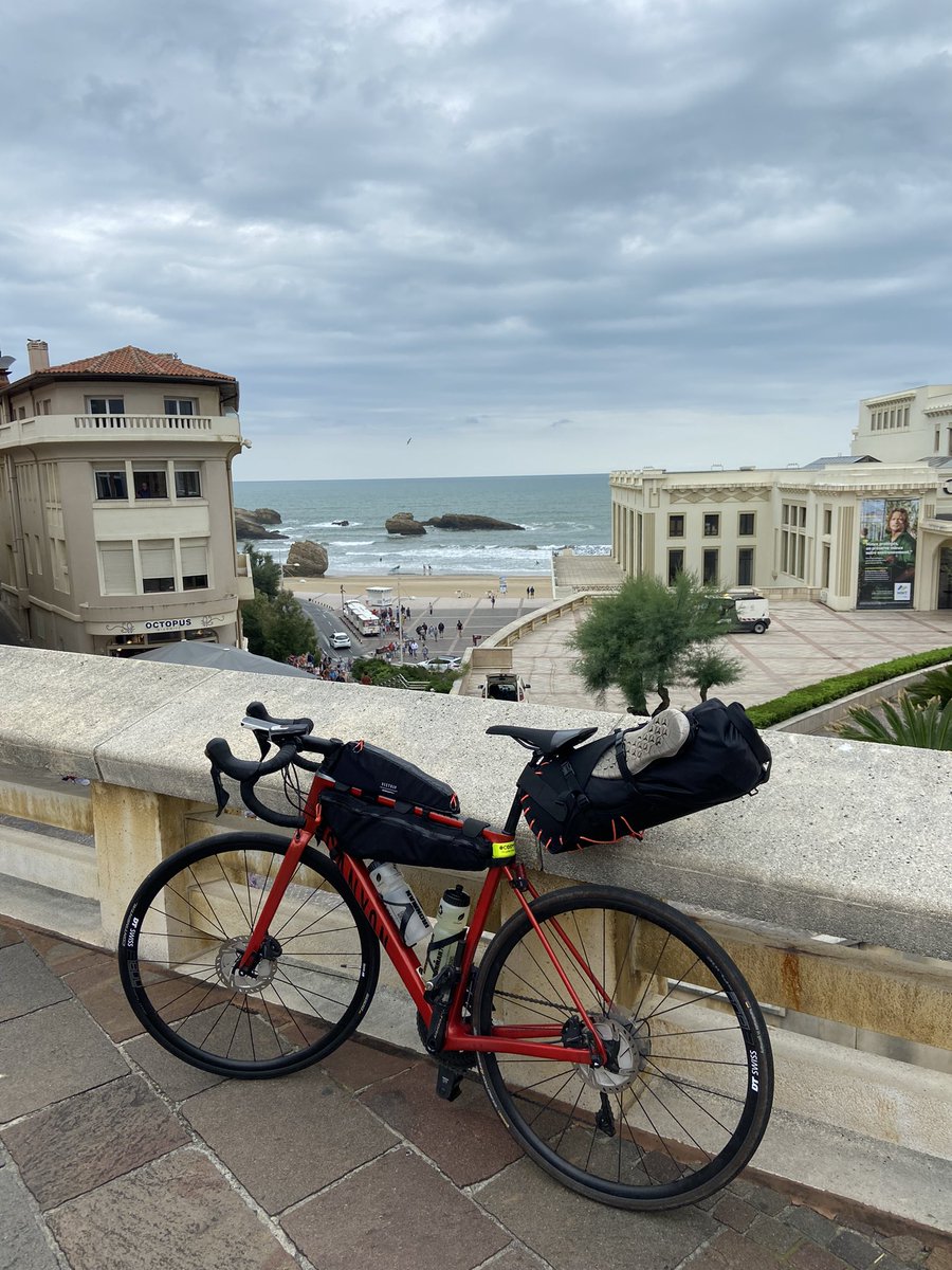 Gestern war der Auftakt unserer #transpyrenees Radtour in Biarritz. 800km die mit jeweils 1 EUR pro KM für die <a href="/Welthungerhilfe/">Welthungerhilfe (WHH)</a> unterstützt werden kann: welthungerhilfe.de/helfen/mitmach…