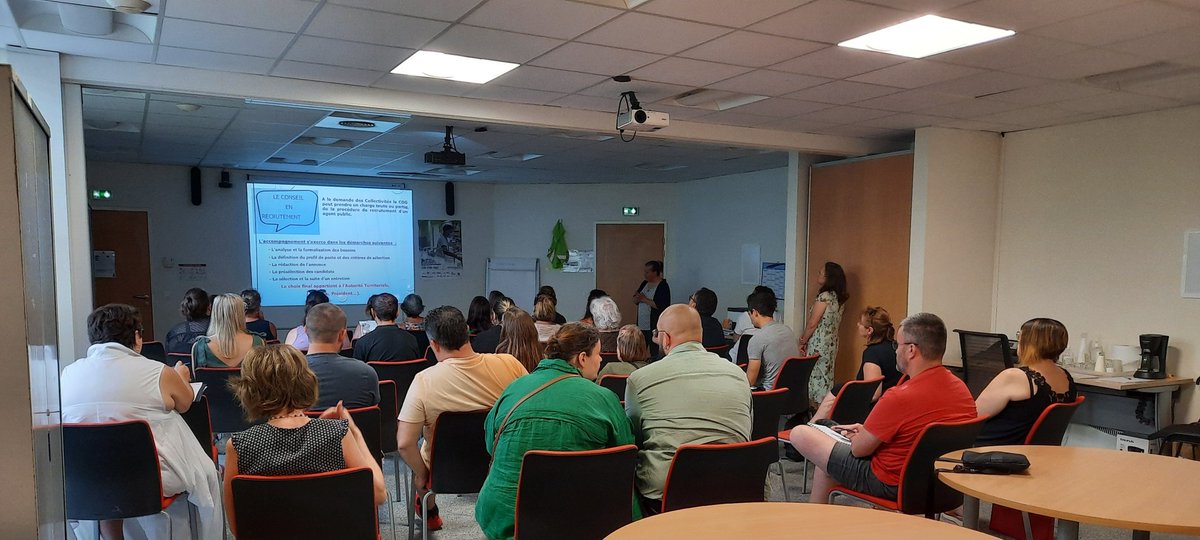SeverineFoulon1's tweet photo. 📣 hier au #Poleemploi_Var de #Ville2Brignoles le #CDG83 a présenté  à 30 demandeurs d emploi
✅️ les 3 fonctions publiques
✅️ les modalités de recrutement
✅️ un focus sur le centre de gestion
🎯#Partenariat @Lazzati1Sand @ZAMPOLINImarc https://t.co/e8pvZNalj3