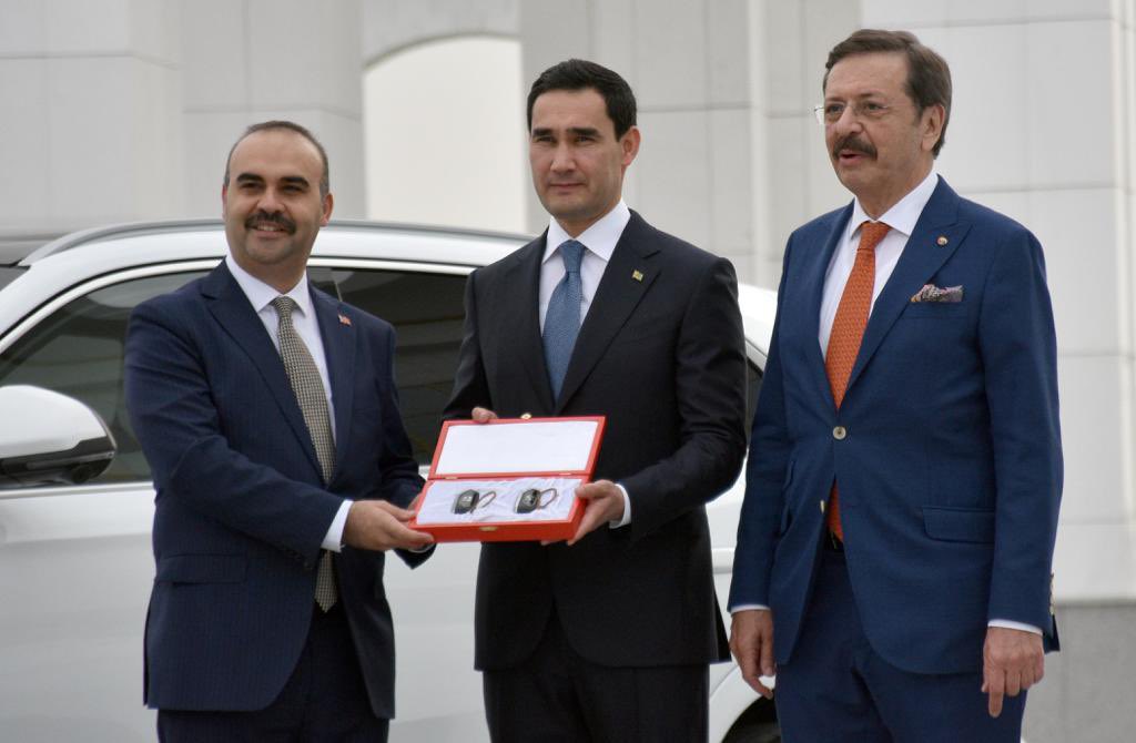 RHisarciklioglu's tweet photo. #Togg Türkmenistan’da. 🇹🇷 🇹🇲

Türkmenistan Devlet Başkanı Sayın Serdar Berdimuhamedov’a iki adet Pamukkale rengindeki #Togg #T10X akıllı cihazımızı teslim ettik.

Kendilerine hayırlı olmasını dileriz.

Bize güvenen, heyecanımıza ortak olan, destek veren herkese teşekkür ederiz. @Togg2022