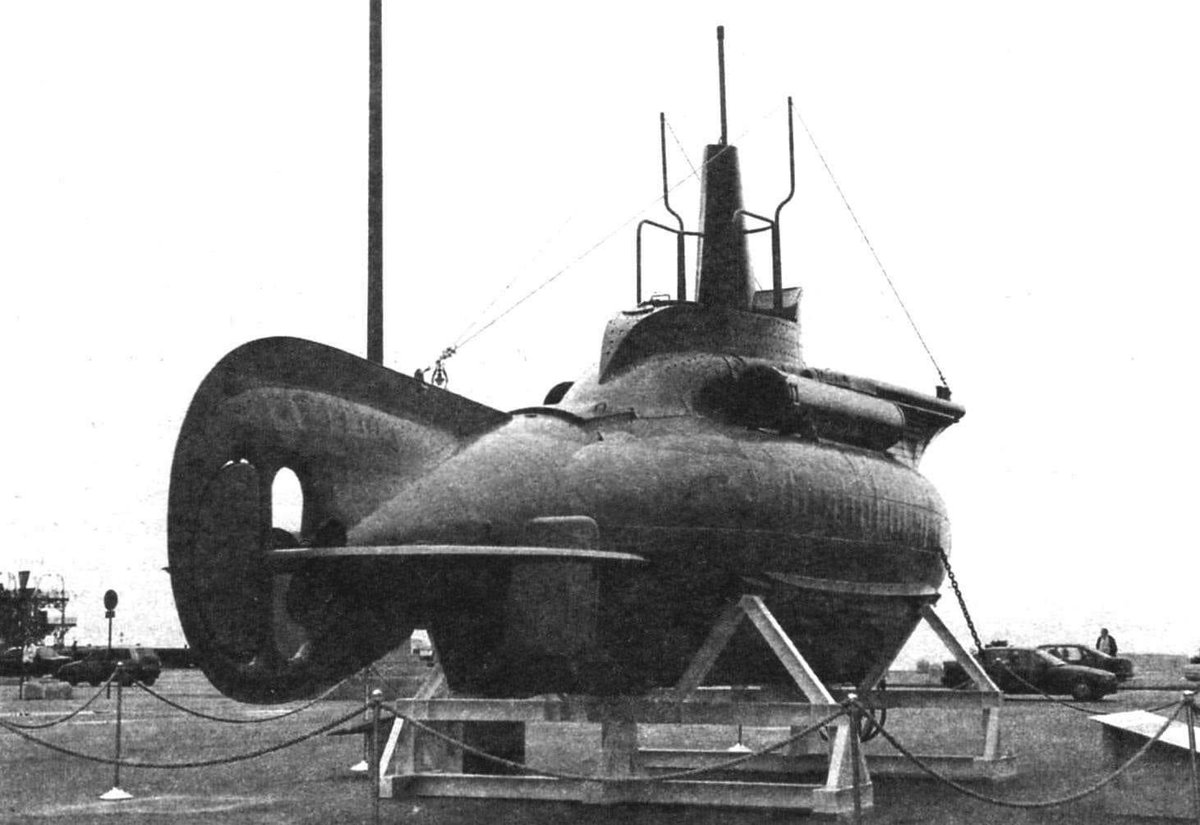 #Submarine #RegiaMarina #WWII Italian CB class midget submarines.