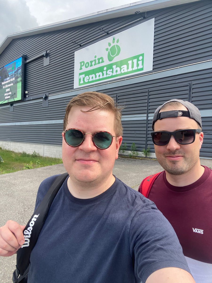 Vuoden 2023 #SuomiAreena taputeltu! Paljon hyviä kohtaamisia ja keskustelua erityisesti tuoreesta hallitusohjelmasta. Maahanmuutto huolestutti osaajapulan näkökulmasta. Minglailun lomassa ehdittiin pelata tennistä <a href="/wood_paivi/">Päivi Elina Wood</a> ja <a href="/mattiniemi/">Matti Niemi</a> kanssa. Kiitos peleistä! 🎾