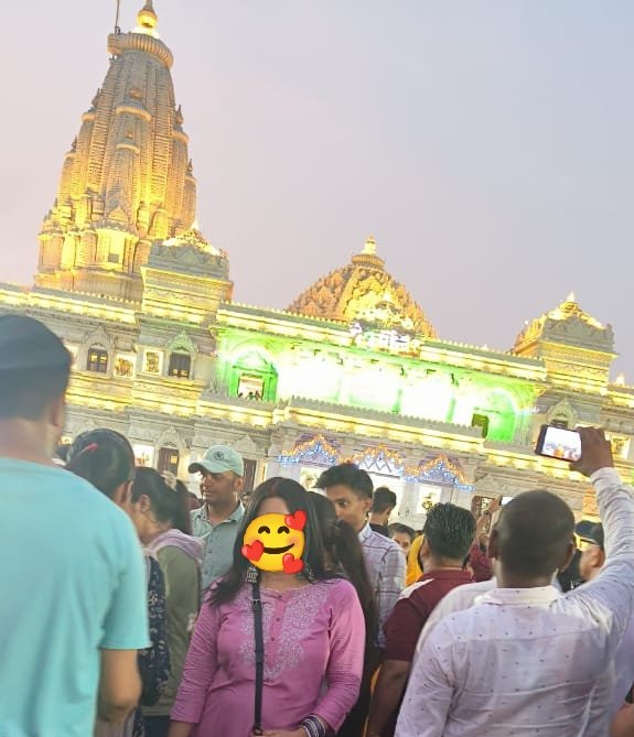 Queenofdark03's tweet photo. राधे राधे🚩
#प्रेम_मंदिर #वृंदावन https://t.co/Ki2zwC9OJv