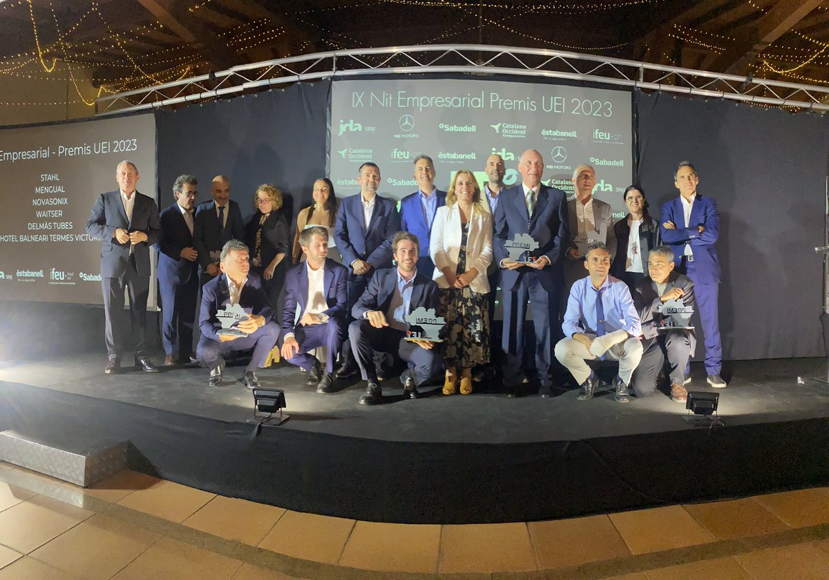 ajuntamentVDV's tweet photo. Ahir al vespre l’alcaldessa @roser_colome i els regidors de promoció econòmica Josep Casals desenvolupament econòmic @lluisgpera i territori Estela Gutierrez van representar el municipi a la IX nit empresarial organitzada per la @UEICERCLEM 

Enhorabona a les guardonades!👏🏼 https://t.co/dkiWhDidzK