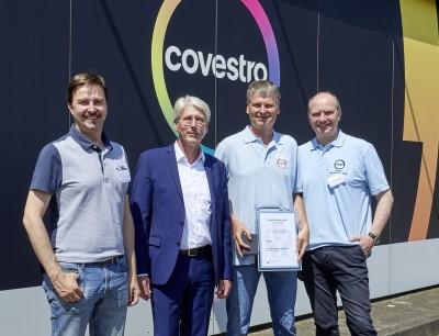 Beim Responsible Care-Wettbewerb des VCI Nord <a href="/chemieverband/">VCI</a> hat <a href="/CovestroDE/">Covestro Deutschland</a> den 1. Preis gewonnen. Mit welchem Projekt das Unternehmen seinen Energieverbrauch im Werk Brunsbüttel um rund drei Prozent reduzieren konnte, lesen Sie hier: buff.ly/4310U2F #nachhaltigkeit