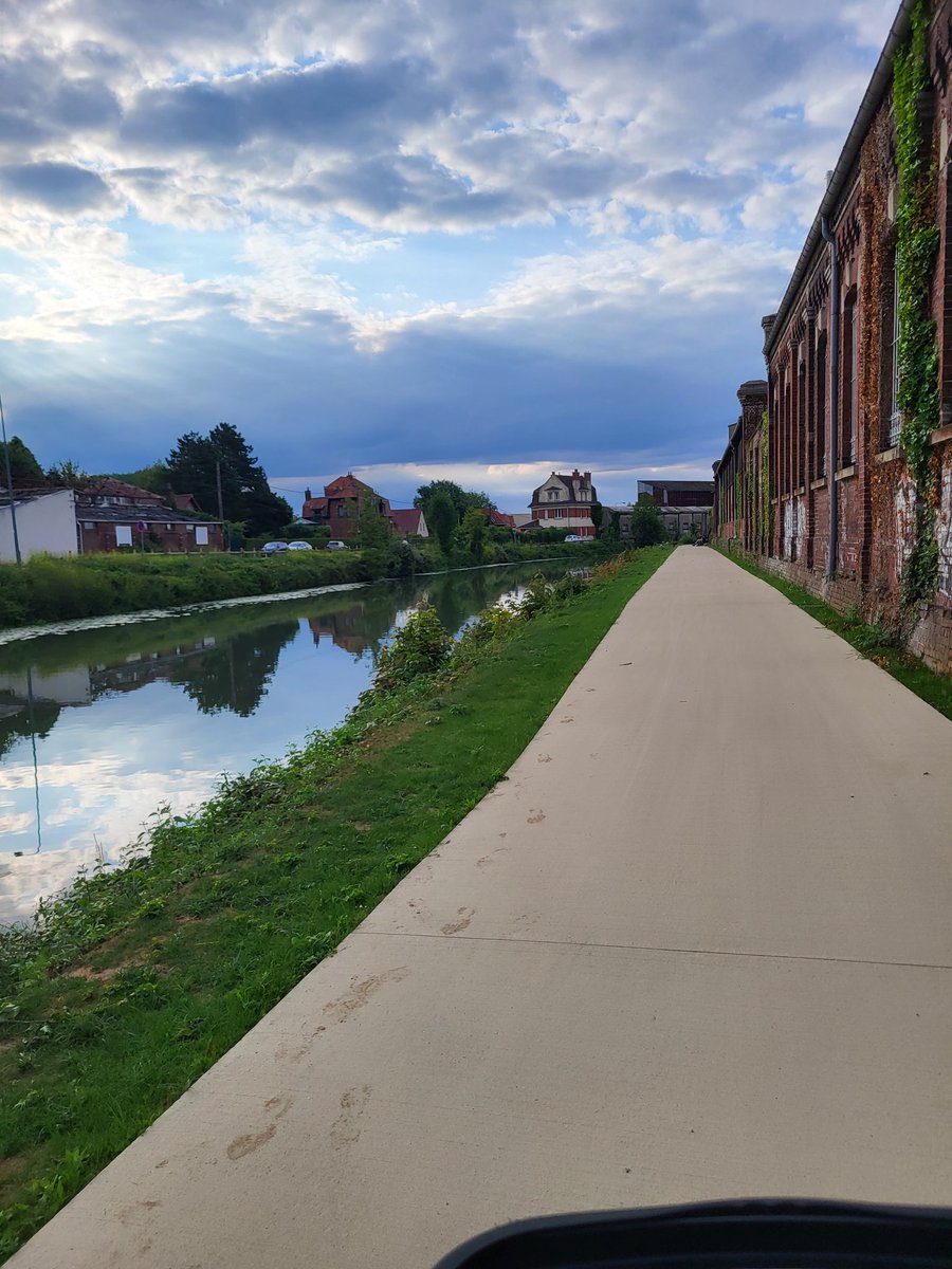 JulienGiovacch1's tweet image. 2ème semaine de vélo pour se rendre au collège. #PDES en action et c&apos;est bon pour la forme!