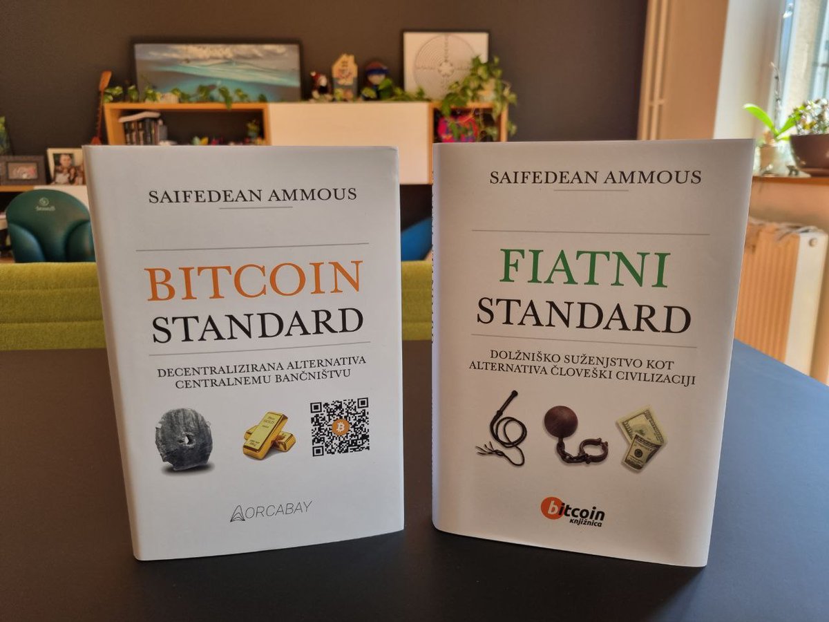 SkrabaAndrej's tweet photo. FRIDAY GIVEAWAY 📚
Knjigi #bitcoin standard in Fiatni standard v slovenščini, obe s podpisom avtorja @saifedean. 
Če si ju želiš, RT do ponedeljka! ⚡️ https://t.co/hSRgUDx9OA