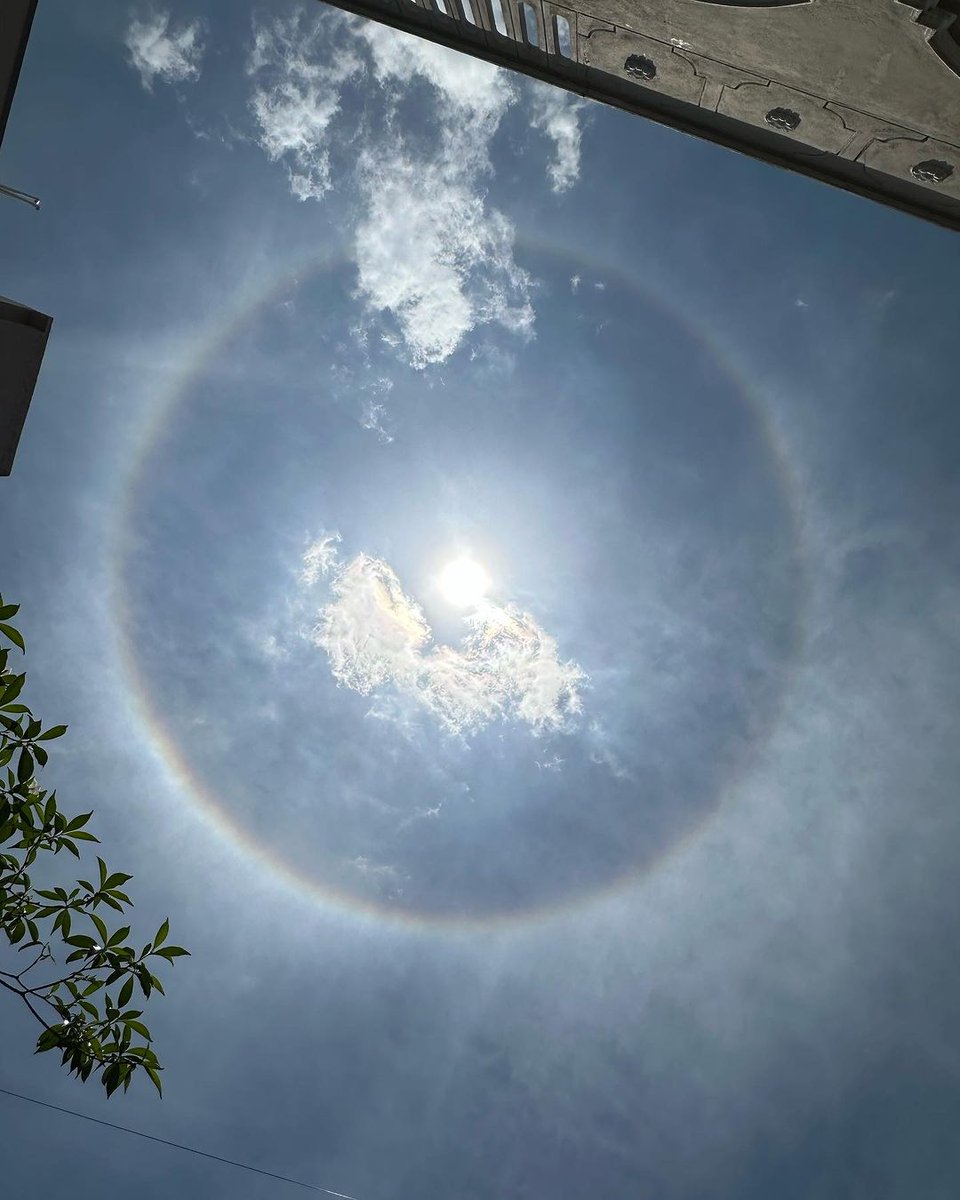 HiWarangal's tweet photo. Mysterious rainbow ring seen today at Warangal ☀️
#HaloSun #RainbowRing #Warangal https://t.co/wanU2fFyQ6