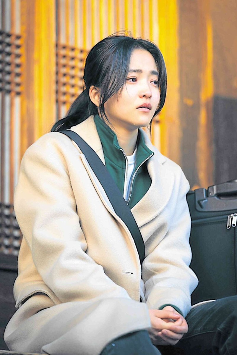 taeri_yeosin's tweet photo. Writer Kim Eun Hee on why she chose #KimTaeRi for #Revenant
#악귀 #김태리 
 https://t.co/9bQeGbTCi9 https://t.co/QXllSWHFu3