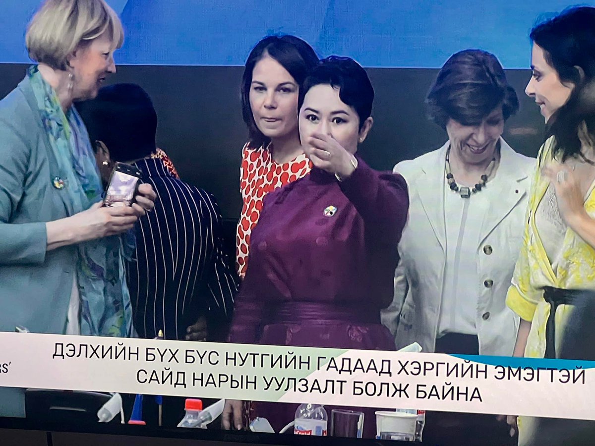 #TreffenderAußenministerinneninUlanbator
#Baerbock 
Айвал бүү хий, хийвэл бүү ай!
„Beginne nichts, wenn du Angst hast; doch wenn du etwas begonnen hast, habe keine Angst.“
auswaertiges-amt.de/de/newsroom/-/…