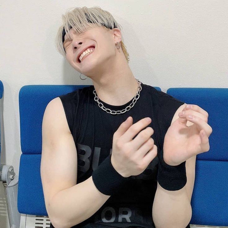 moonflcwrs's tweet photo. 🖤🤍
#MOONBIN #문빈 https://t.co/pjMWfRKCGM