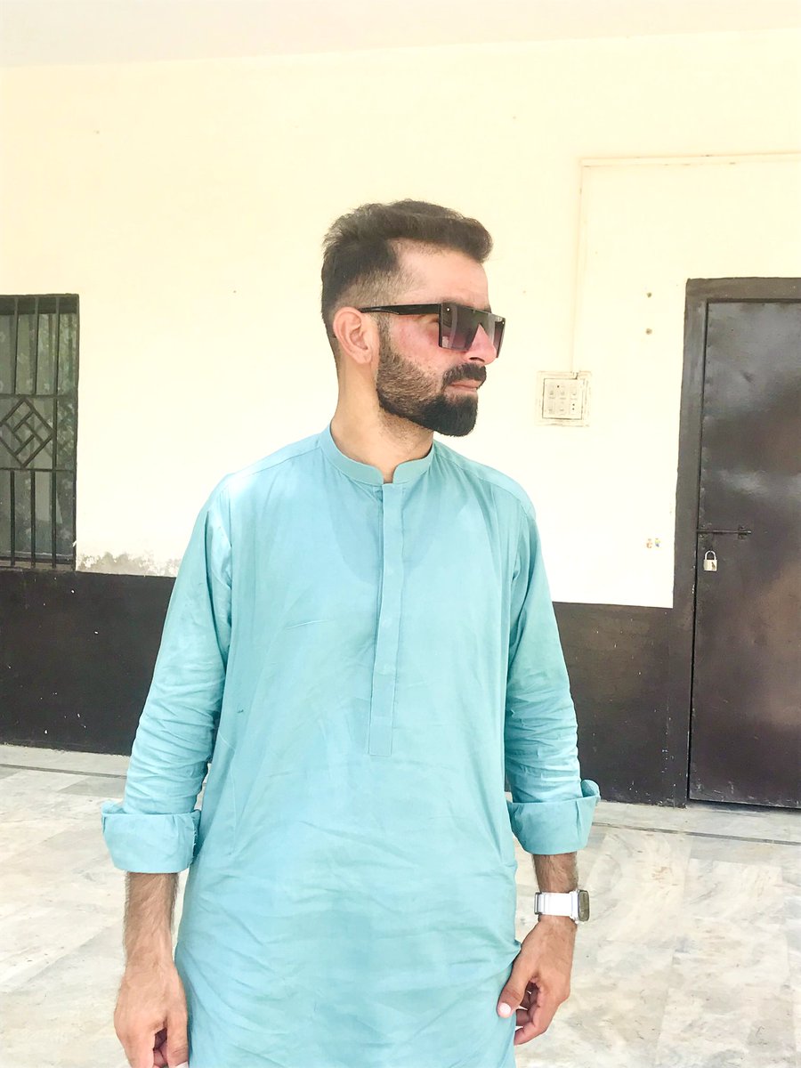 Mr_Umrani_'s tweet photo. Eid Mubarak Ap Sab'Ko Or Usko Meri Taraf Se I Love you. ❤️🌙 😁 https://t.co/yJV6qSHouC