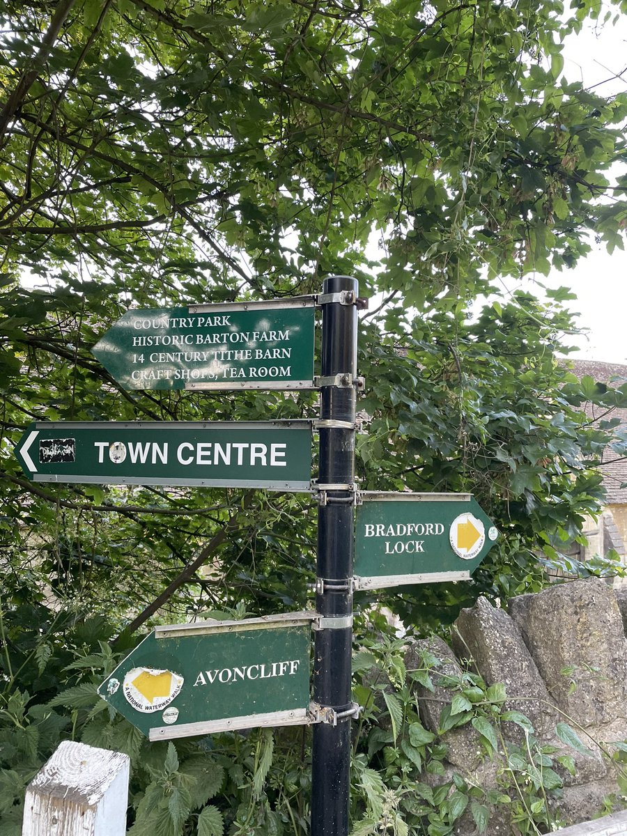 SJackaman's tweet image. Happy #fingerpostfriday from the useful Bradford &amp;amp; Avon canal signs @FingerpostFri @CanalRiverTrust #canallife #tithebarn