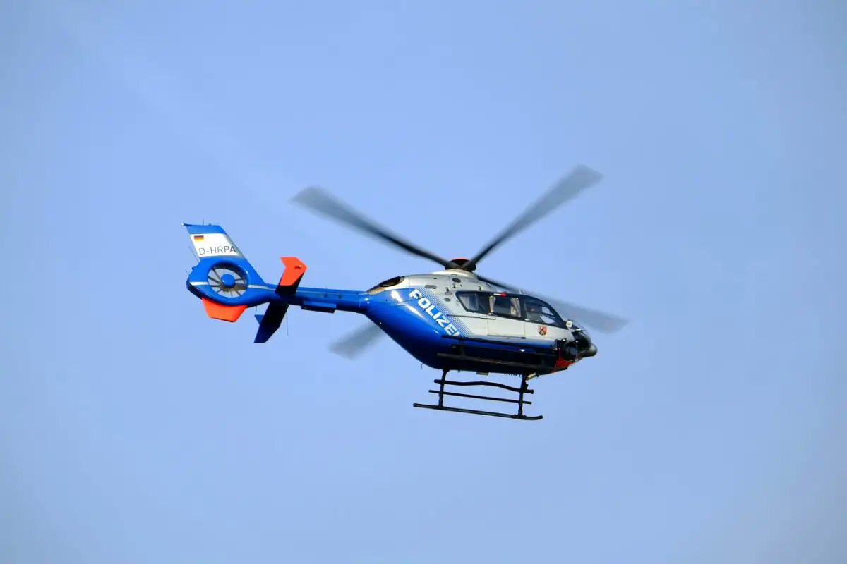 hasepost's tweet photo. HASEPOST Osnabrück: Großangelegte Personensuche in Bad Essen endet glimpflich – 86-Jähriger leicht verletzt aufgefunden Am Mittwochnachmittag (28. Juni) brach ein 86-jähriger Mann, der in einer #badessen #landkreisosnabrueck #osnabruck #polizei https://t.co/bJybHEAbc1 https://t.co/28dWDaGy1l