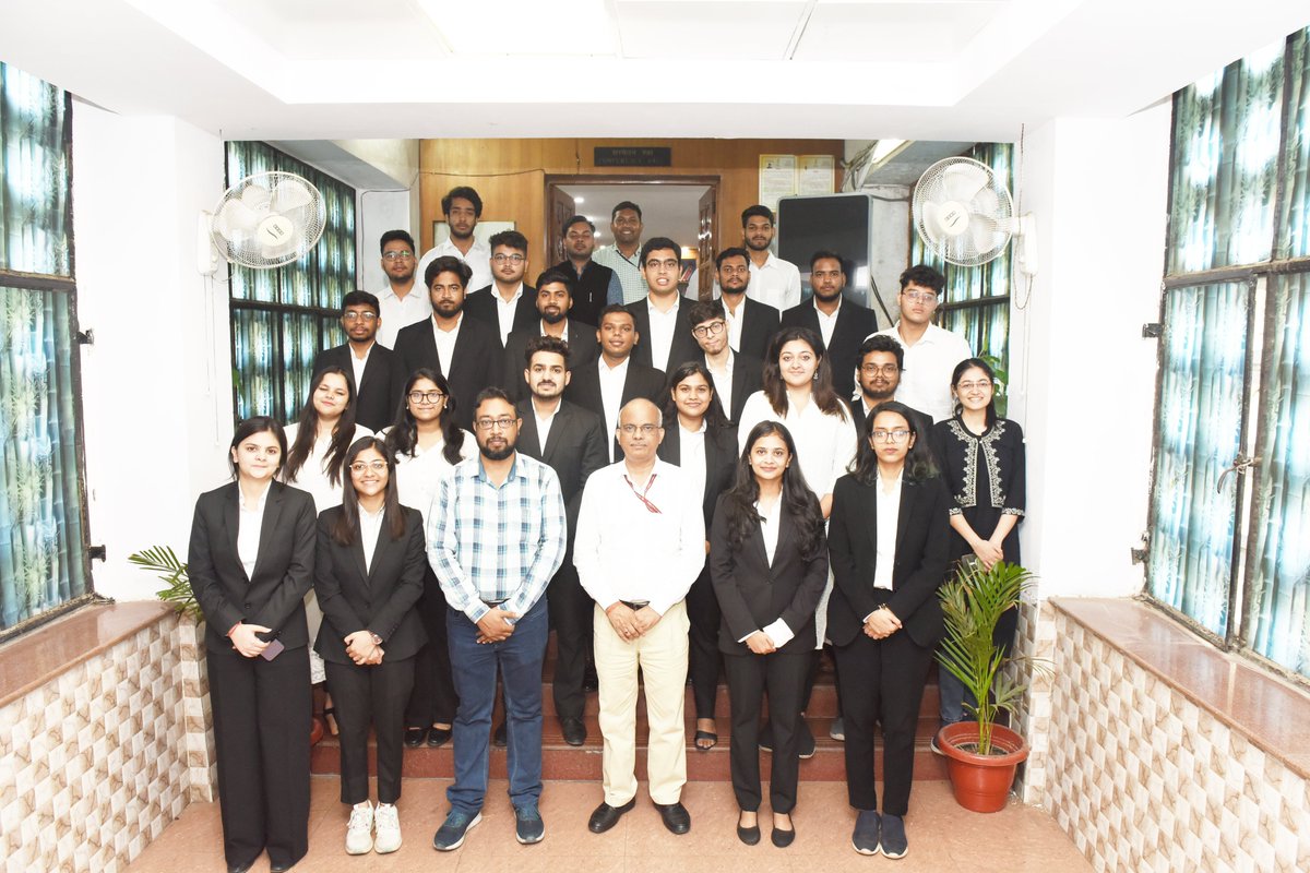 MLJ_GoI's tweet photo. Department of Legal Affairs congratulates Law Students on the successful completion of their #internship at Shastri Bhawan, New Delhi.
Interns were felicitated by Mr. V.K. Sharma, JS&amp;LA upon completion of their tenure, during which they shared their #experiences &amp; #learning. https://t.co/Gi2hFGQ8Mv