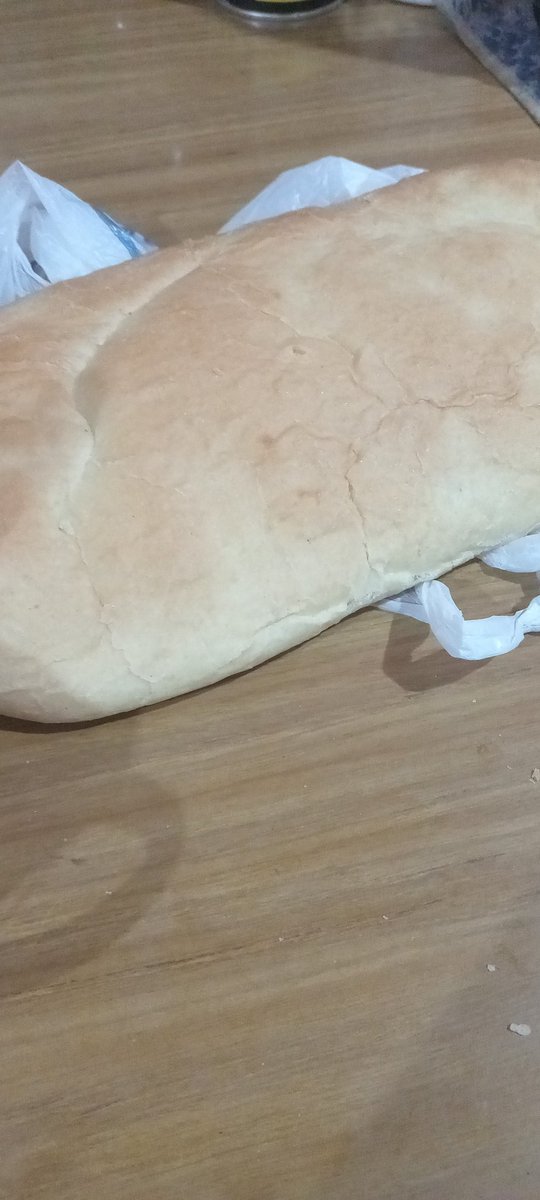 agusdamnmid's tweet photo. Encargue media docena de rosquitas y bolitas en facebook y me dieron una bolsa llena y un pan casero ajjsks hoy es mi dia https://t.co/2HoYUHsCfo