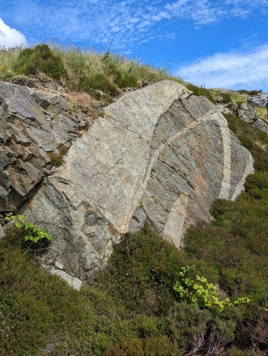 #FridayFold - #Lewisian gneiss on approach to the causeway from South Uist to Eriskay in the #OuterHebrides