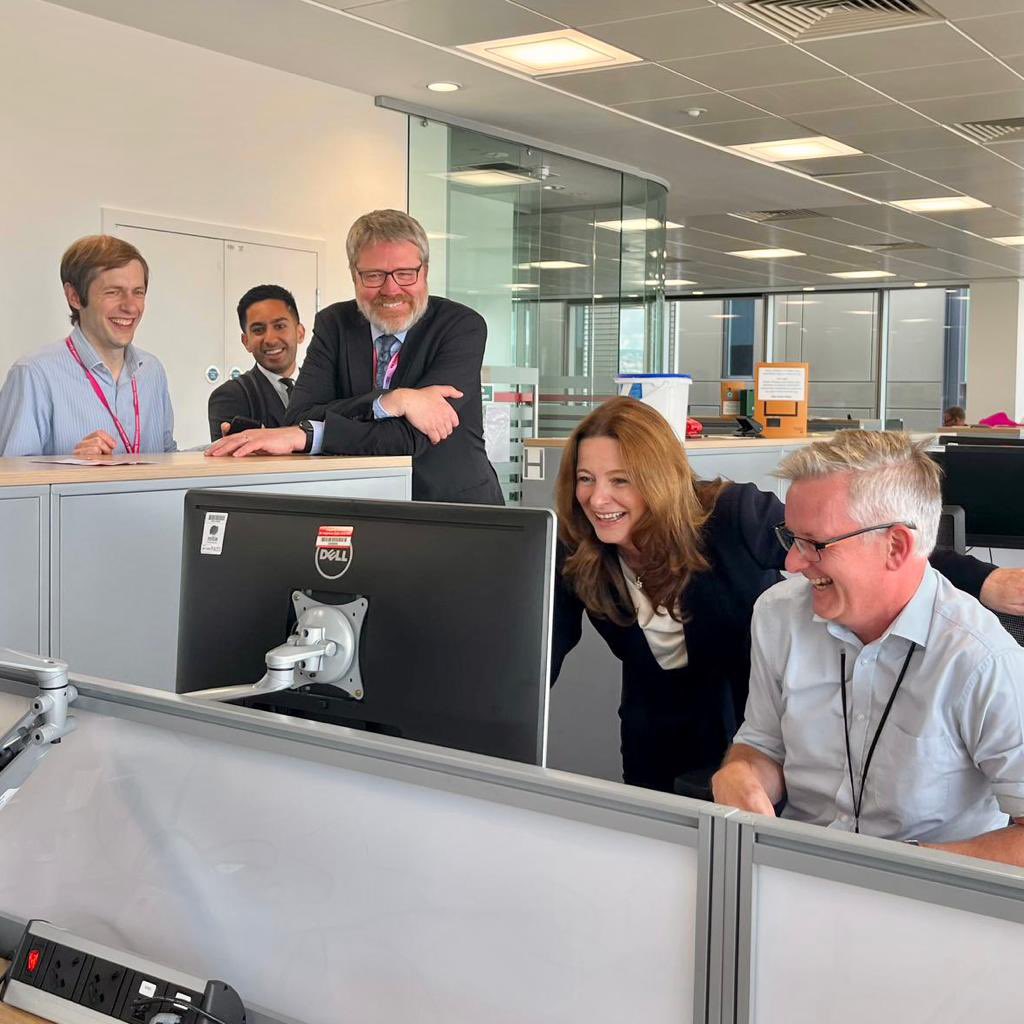 GillianKeegan's tweet image. Excellent visit to the @educationgovuk Sheffield office. 

I enjoyed meeting our dedicated team in person, including the regions team who work with schools across the country. 

It was an opportunity to thank them for their tireless work to shape the future of education and care.