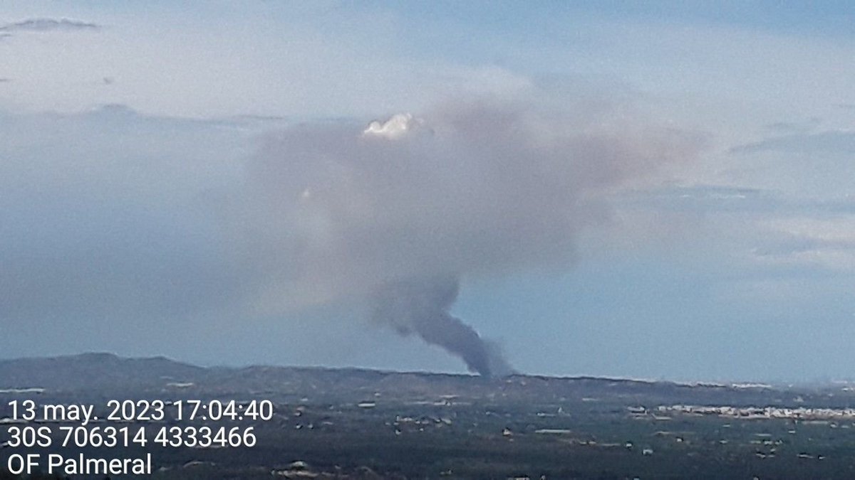 Mario_72's tweet photo. @ferrandalmau78 @Pauguarque L'incendi forestal d'Alfarp de 13 de maig (15:01), amb 21,32 hectàrees, també generà un pyrocumulus preciós en menys de 2 hores, després de recórrer 1 km interactuant amb interfície urbà forestal.
I perquè no tenia més que menjar ...
#iiff #IUF #WUI #IFAlfarp #prevencion https://t.co/3P2HEJrOLN