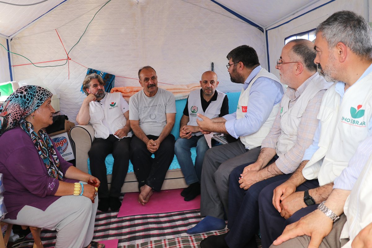 umutkervanivkf's tweet photo. Malatya - #Kurban2023

Umut Kervanı olarak vekaletle kestiğimiz kurbanların etlerini, depremin ağır tahribat oluşturduğu Malatya’da çadır kentlerde kalan depremzede kardeşlerimize ulaştırmaya başladık.

#KurbanınızUmutOlsun https://t.co/FjuU2l9L4L