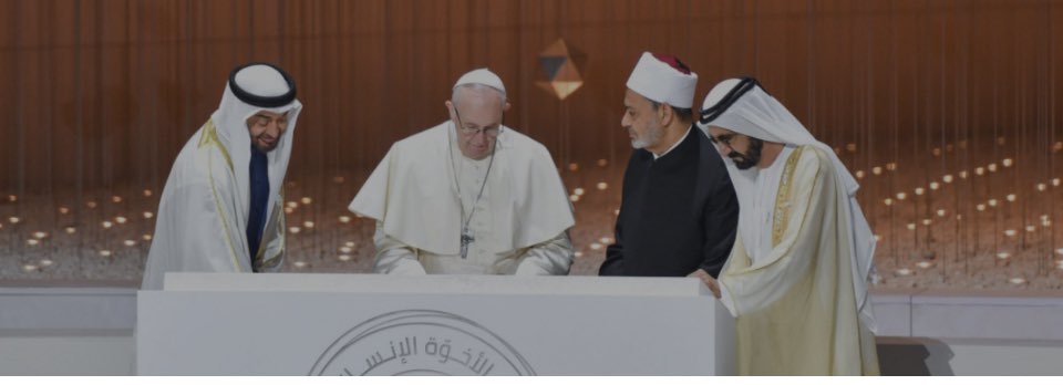 alawar_uae's tweet photo. فخامة البابا فرانسيس 
في فبراير 2019 وقعتم وثيقة الاخوة الانسانية و منذ ذلك التاريخ الامارات و الازهر الشريف اتخذوا كل المواقف الحقيقية و العملية و الصادقة تجاه نبذ الكراهية الدينية و بناء التقارب و التآخي بين الاديان 
حرق القرءان بموافقة حكومة اوروبية تحت اشرافكم و سكوتكم التام امر محير يزعجني و يقلقني فالمواثيق و التعهدات تلزم الشخص العادي قبل المسؤول و مقامكم الكريم المسؤول و الاكبر و الارفع في هذا الشأن 
فإتخاذكم لموقف دون ان يصل لنا او ان يصل للحكومة الخبيثة مشكلة، وللأسف تكون المشكلة اعظم ان لم تتخذ موقف حتى الآن.
فنحن اثبتنا حتى شعبا بأننا الاكثر حبا وتسامحا فنسمي اعز ما نملك ومن نحب على الانبياء وامهاتهم عيسى وداوود ويوسف وموسى وابراهيم وساره وهاجر ورحيل ومريم.
#القران_الكريم #القران_الكريم_هويتنا #البابا_فرانسيس #بابا_الفاتيكان #الفاتيكان #السويد #استوكهولم #السويد_تحرق_القرآن #الامارات #ابوظبي #دبي
