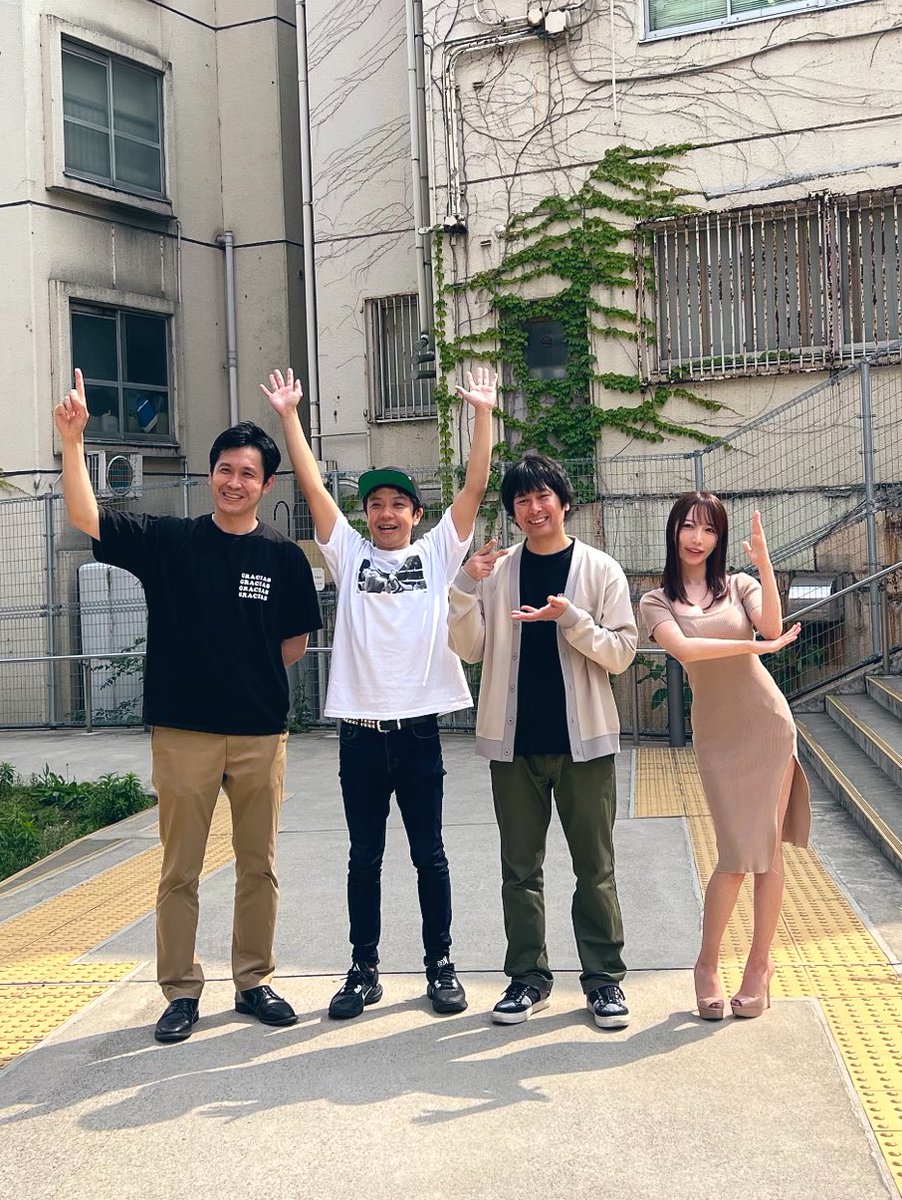 TVBros.web連載
【清水あいりにツッコミたい!】が
なんとTVBros.誌面にも
掲載される事になりました📖
嬉しい…

誌面になってから
初のゲストは #や団 さんです!

ぜひTVBros.雑誌
チェックしてください!
TV Bros. 2023年8月号離婚特集号 https://t.co/gLP99625sp
#清水あいりにツッコミたい https://t.co/CfWmwzLa1N