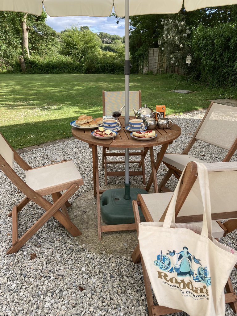 BlaiseCottage's tweet photo. National Cream Tea day ! @blaisecottage #nationalcreamteaday #jamfirst #scones #airbnbcornwall #selfcateringaccommodation #cornwall #roddasclottedcream #berries🍓 #boddingtonsberries #homemade #tea #cornishcreamtea #cornishteacompany #jam #garden #ruralview #ansum 🏡💛 https://t.co/nMVTuECEcy
