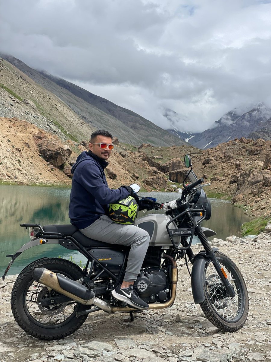 ikaushaldave's tweet photo. Embrace the thrill of adventure! 🚵‍♂️✨ 

Participated in the exhilarating Himachal Highest Altitude Bike Riding event, organized by the Himalaya Bikers Group. A big thanks to them for inviting me on this adrenaline-packed journey. 🏔️❄️

Covered over 500km on two wheels, including 24 hours of bike riding in -1 temperature at 15,000ft. It was a truly unforgettable experience. 🤍 From Manali to Rohtang La, Sissu to Keylong, Jispa to Baralacha La, the breathtaking route offered stunning vistas at every turn. 🌄🏍️

#AdventureIsLife #BikeRiding