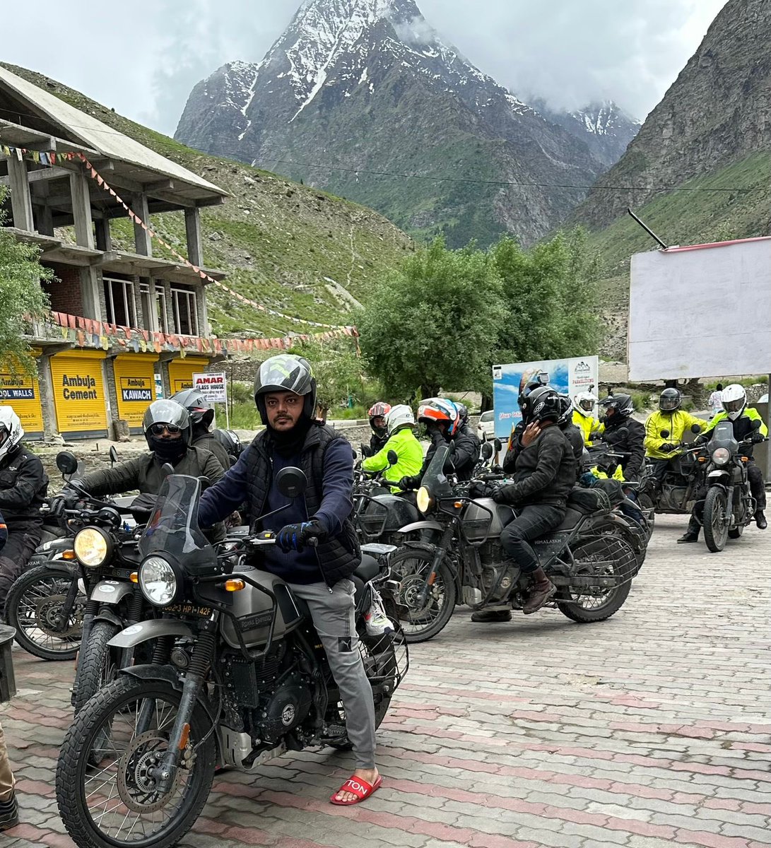 ikaushaldave's tweet photo. Embrace the thrill of adventure! 🚵‍♂️✨ 

Participated in the exhilarating Himachal Highest Altitude Bike Riding event, organized by the Himalaya Bikers Group. A big thanks to them for inviting me on this adrenaline-packed journey. 🏔️❄️

Covered over 500km on two wheels, including 24 hours of bike riding in -1 temperature at 15,000ft. It was a truly unforgettable experience. 🤍 From Manali to Rohtang La, Sissu to Keylong, Jispa to Baralacha La, the breathtaking route offered stunning vistas at every turn. 🌄🏍️

#AdventureIsLife #BikeRiding