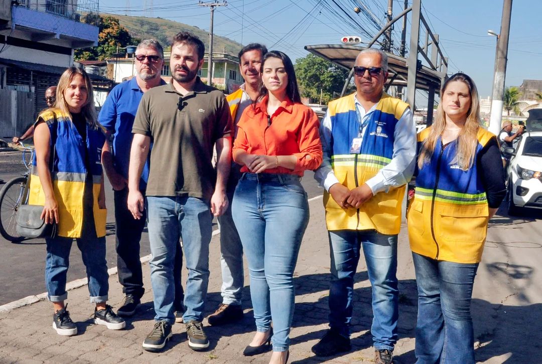 destaque_mage's tweet photo. O Programa Mais Asfalto Para Você segue avançando pela Avenida Automóvel Clube e, após passar pela extensão dos bairros Parque Caçula e Jardim Nazareno, chegou até o centro de Fragoso. São, em média, 250 toneladas de asfalto por dia e até o final do ano serão 150km entregues. https://t.co/VtZ2K9QYrn
