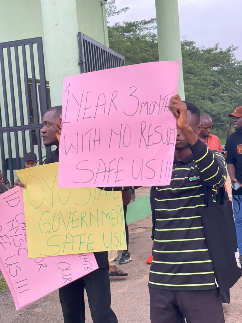 BaniazSecret's tweet photo. EKSU/OYO have make our life worthless 😭Class21
HELP OUR DYING, WEAK AND POWERLESS SOUL @OfficialEKSU  @Eksunews #eksu_oyo @NigeriaGov @GuardianNigeria @NigeriaNewsdesk @Gistloversblogs @oyostategovt @FeedbackOYSG @AUYouthProgram @CorpStorytime  #SaveThemAll @ConcernedNIG https://t.co/OcReI7WTdY