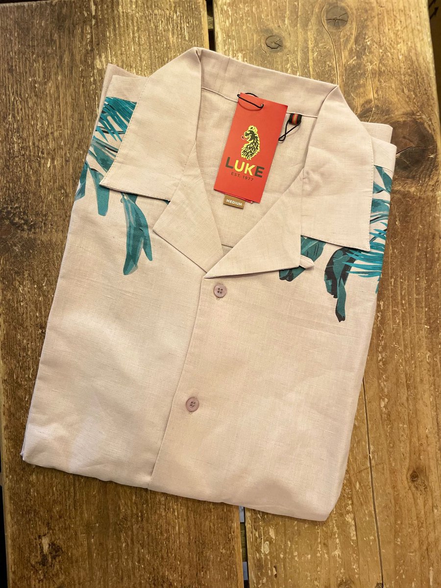 This has landed just in time for the sunny weekend ahead!

LUKE short sleeved shirt - available in all sizes from Medium - 3XL.

#weekendvibes #bromsgrove #menssummerfashion