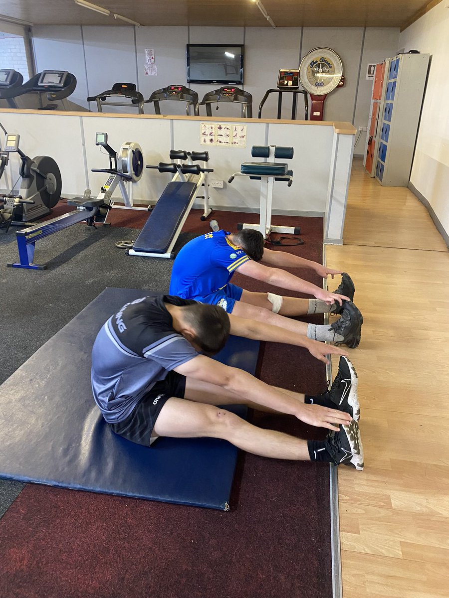 Mobility session from earlier in the week 
If you are a sports player can you touch your toes???
&amp; coaches can your players???
#flexibility #lowerbackpainrelief #calves #bettermovements #quicker
