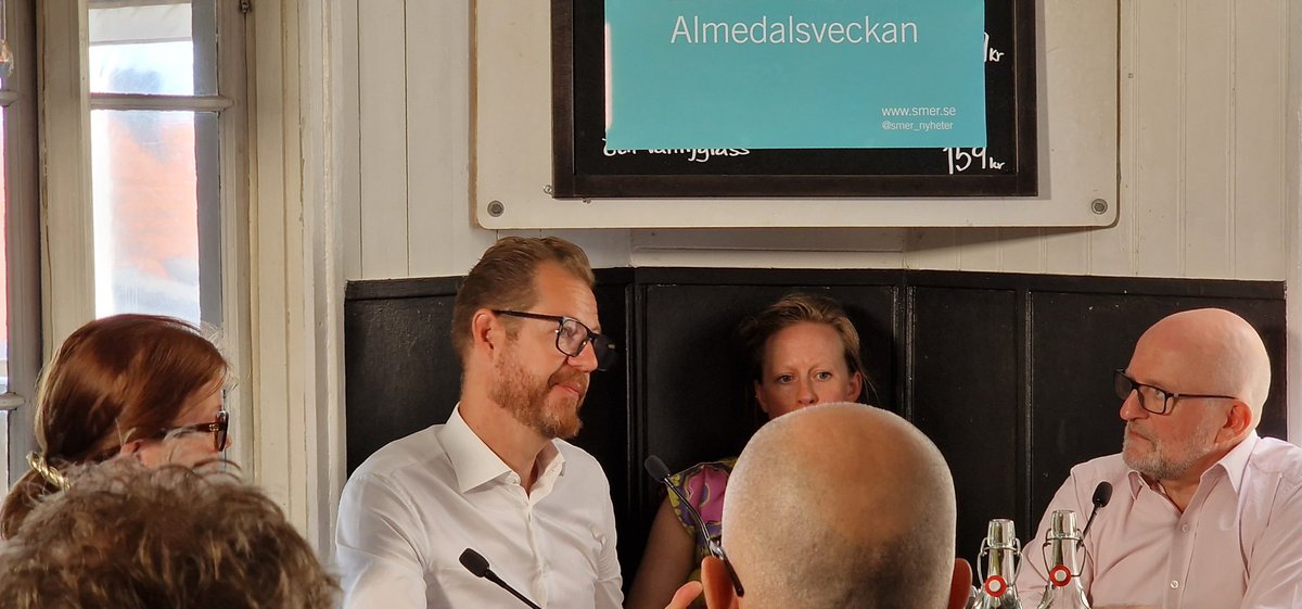Strikersoft's tweet photo. När hissar utan hissoperatörer ersattes av automatiska hissar med knappar, så var det ingen som vågade använda de nya hissarna, berättade Max Herulf, chefsläkare på @eHalsan angående #AI och #ChatGPT. I #Almedalen hos Statens medicinsk-etiska råd. https://t.co/j5pkKonfSl