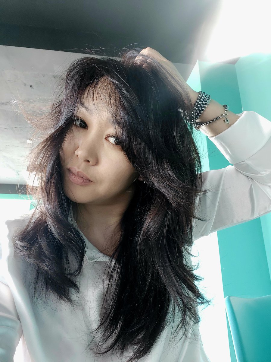 Ёо 🌞🔥🥵
Сувдан даруулга зүүж, сумын наадамд бүжих юм гэнээ энэ үс 🤣🤣 Яг шатлаа 🤣