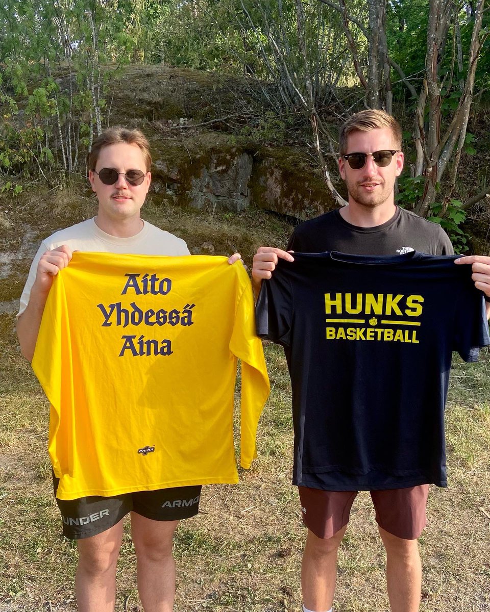 HunksBasketball's tweet photo. PELAAJAUUTISIA! 🟡🏀🔵

1A divarissa Kristikan Turun riveissä viime vuodet ahertaneet Johan Kotavuo &amp; Lauri Tuomela Emerituksiin! 
#aitoyhdessäaina 

Lisää ⬇️
https://t.co/lWI9FZZd1G https://t.co/xQsMFQR39F