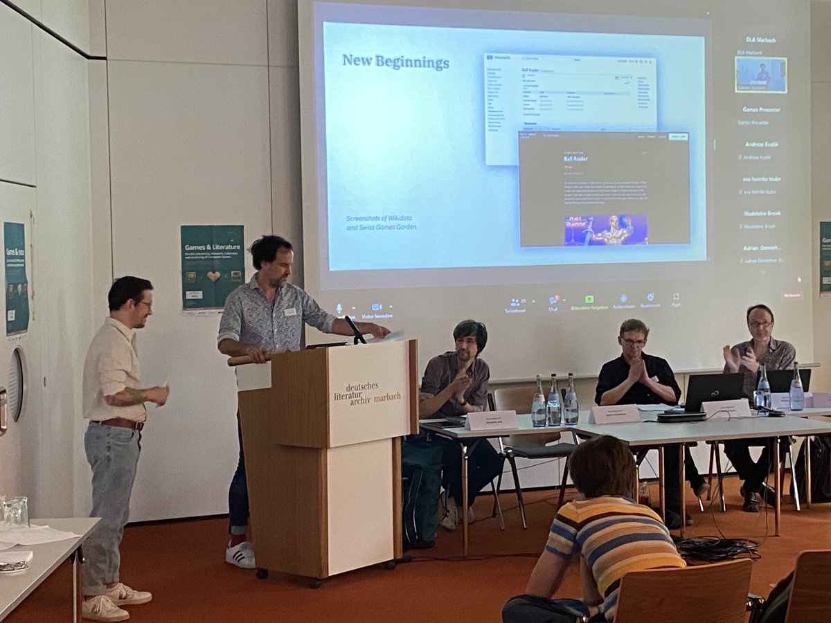 Eugen Pfister @Trogambouille and Adrian Demleitner presenting the DACH database of games  in @DLAMarbach for a bold start into the third day of the conference Games & Literatur. Bern team of @chludens