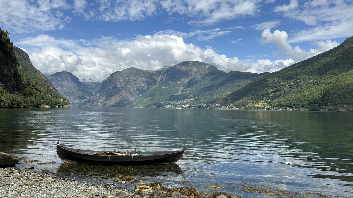 Sesamehouse2's tweet photo. A row across the fjord to visit Viking burial mounds. Very special https://t.co/tmduvG15ZK
