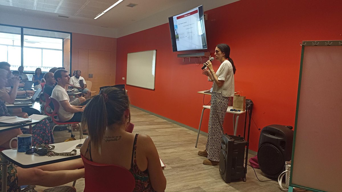 🤝L’#hbellvitge inicia una col·laboració amb l’<a href="/EscolaVirolai/">Escola Virolai</a> amb una xerrada sobre la prevenció i la detecció precoç dels trastorns de la conducta alimentària (#TCA) en joves i adolescents.
ℹ️ bit.ly/46oje97
#hospitalenxarxa #equipHUB #orgullbellvitge