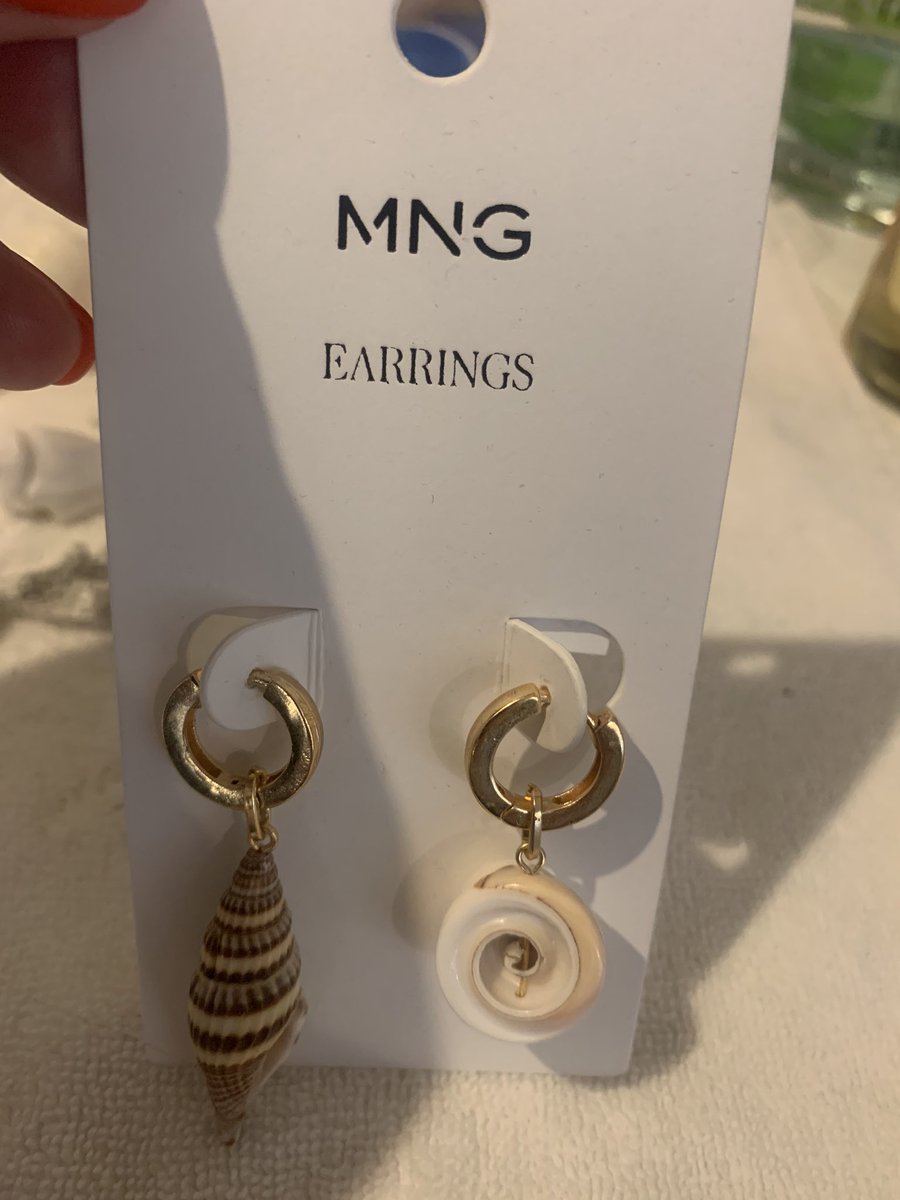 Frankiesteven's tweet photo. @Mango Beautiful unwearable shell earrings! The thickness of the earring doesn’t go through and makes the ear sore and bleed!Pierced for 45 years never a problem with others! I appreciate non returnable but perhaps these need to be recalled!! https://t.co/M3mBxsrrLG