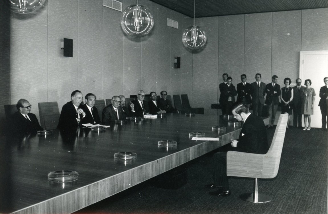In honor of the 60th anniversary of the faculties of Law and Social Sciences, we reflect on their history and growth. Both faculties have made valuable contributions to our teaching and research. Read the article: tilburguniversity.edu/magazine/1963-… @TSBmedia @TilburgLaw