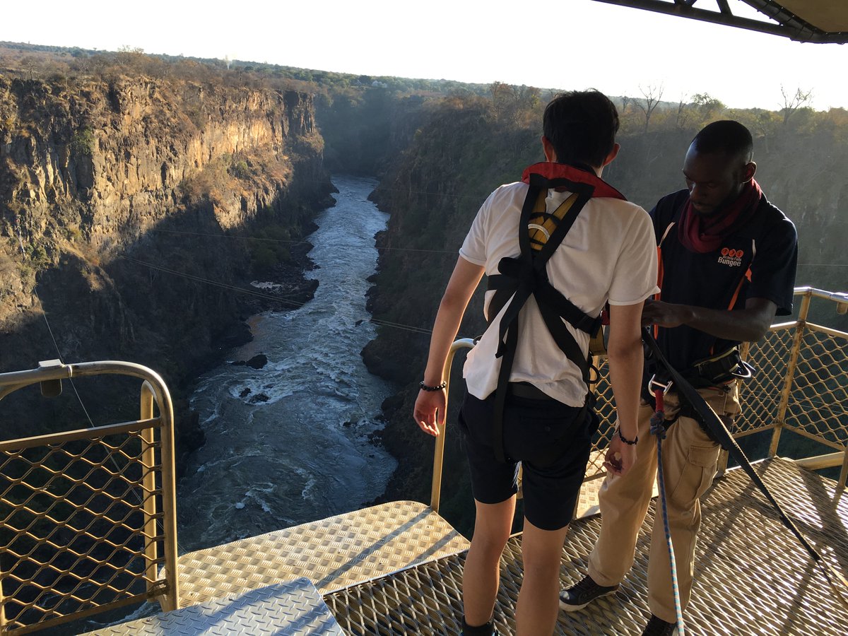 Frenchtouropera's tweet photo. If you are looking for a unique way to experience the majestic beauty of #VictoriaFalls. You are at the right place. We create memories and experiences to our clients #DayTours #escortedtours #Privatetour #Zimbabwe #VicFallsActivities https://t.co/XlPgYvFbdg