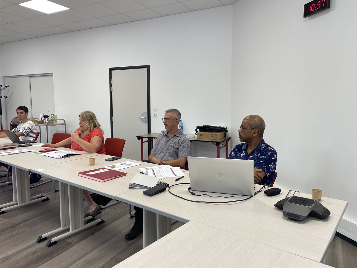 SES_Campus's tweet photo. Visite d’une délégation kenyane au lycée Pablo Neruda aujourd’hui. Échanges passionnants sur l’enseignement professionnel de nos deux pays.
⁦@acgrenoble⁩ https://t.co/BpjPrcql9f
