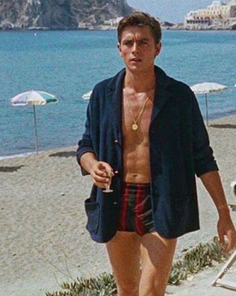 _AICouture_'s tweet photo. Ready to dive into the ultimate Cote d'Azure beach style? 🔥🏖️ 👉 
 • Short shorts
• Big hats 
 • Terrycloth polos for a touch of luxury
 • Loose pants, boatneck tees, and espadrilles
#style #beach #beachlife #beachvibes #beaches #beachday #Mans #menswear #Mensfashion https://t.co/whAjHlqSdM