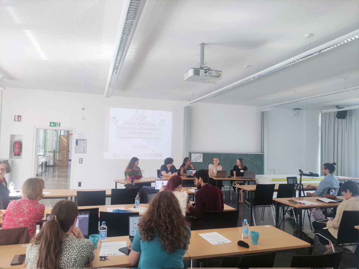 PTTS_Muenster's tweet image. We continue #AustralianStudiesDay2023 with a roundtable by the research assistants of the partner universities. Challenges and opportunities of #onlineteaching and #digitalteaching.