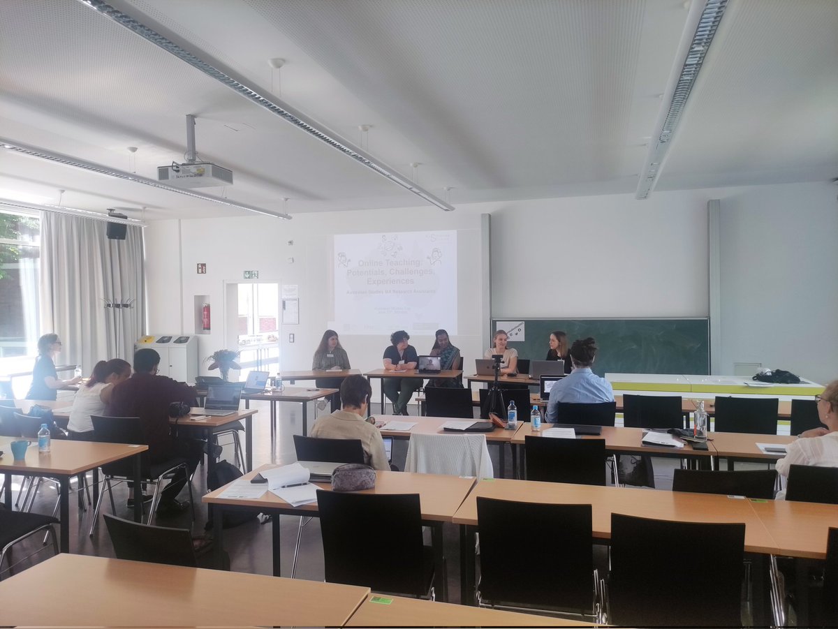 PTTS_Muenster's tweet image. We continue #AustralianStudiesDay2023 with a roundtable by the research assistants of the partner universities. Challenges and opportunities of #onlineteaching and #digitalteaching.