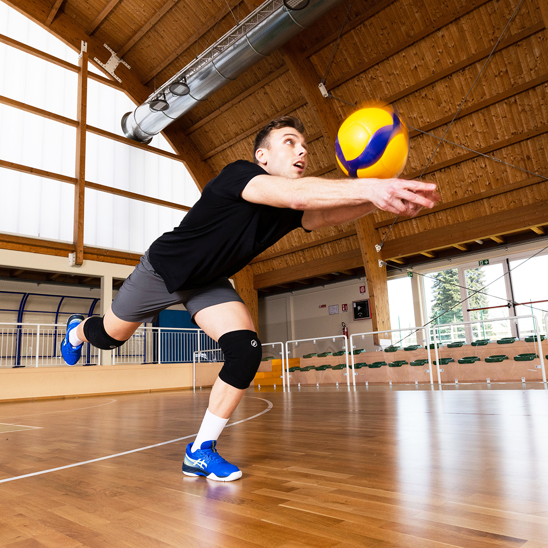 Nothing feels better than moving faster on court in the #NETBURNERBALLISTICFF3... #ASICSVolleyball