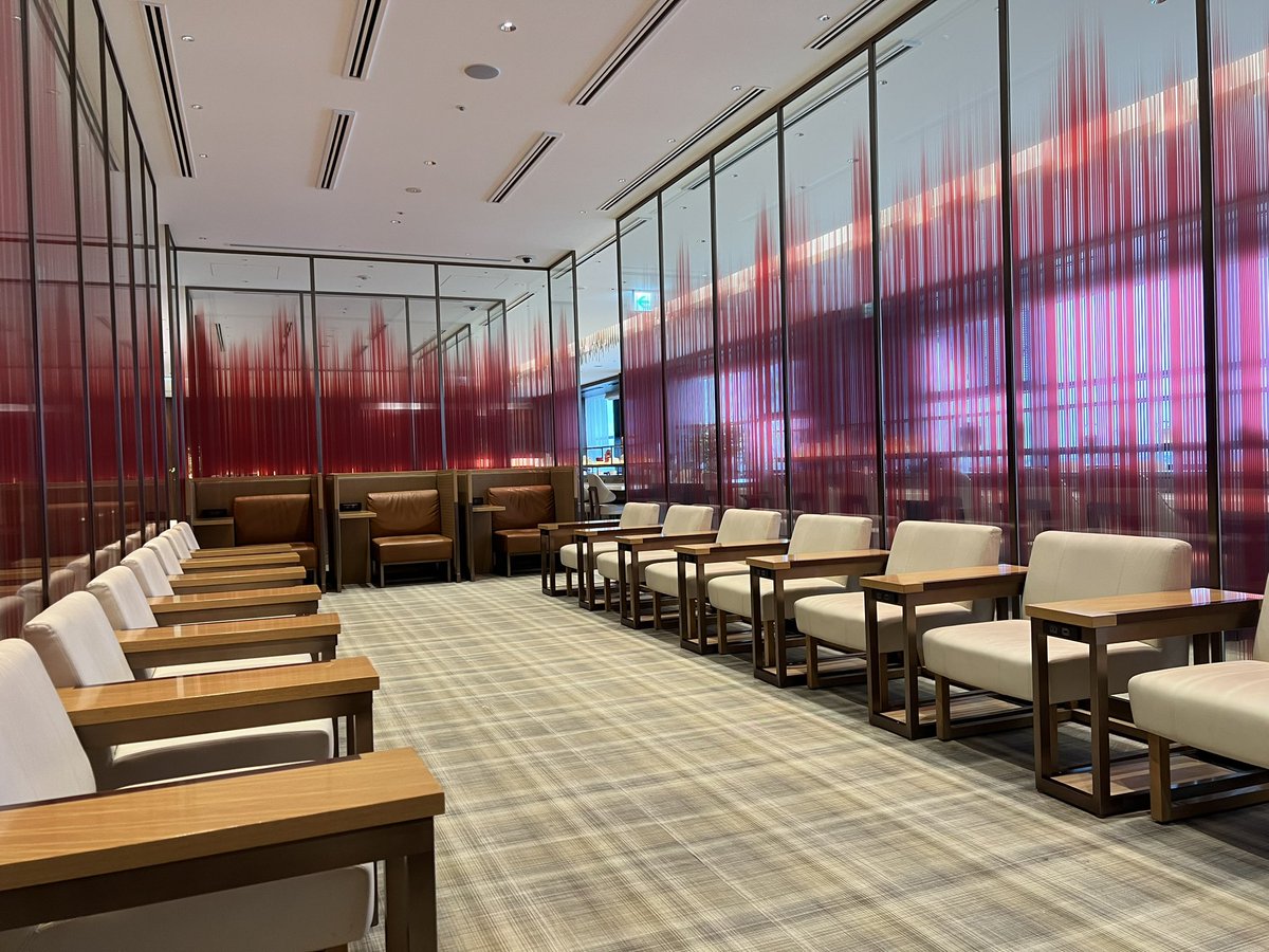 kaiji_funabashi's tweet photo. 【JAL】伊丹空港JAL Diamond loungeにて #JAL #DiamondLounge #A350 #JAL130 #JALFIRSTCLASS #JALグッズ #修行中 #試練 #僧侶 #忍耐 #滝行 #荒行 #苦行 #辛抱 #しゅぎょう #合掌 #坐禅 入院した時にJAL好きの看護師さんがいて伊丹のJALグッズショップを教えてもらいました👍 https://t.co/HJs9OKK7CV
