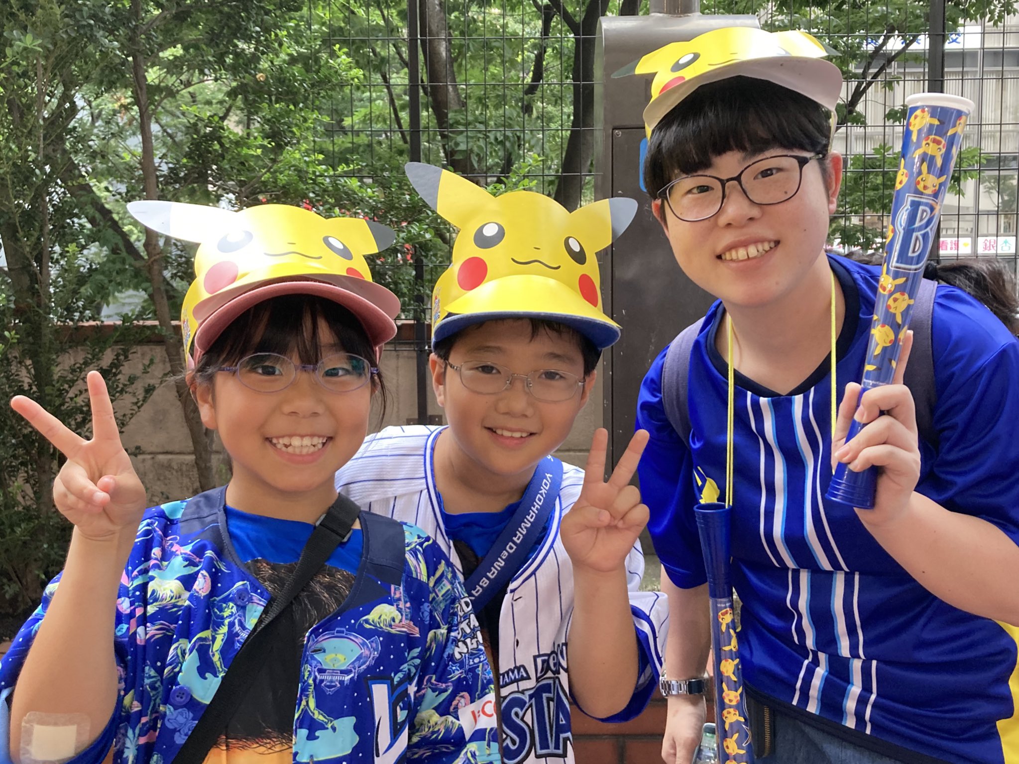 横浜ベイスターズ　ピカチュウ　ユニフォーム　メガホンセット 横浜DeNAベイスターズの選手たちが“ピカチュウヘルメット”を