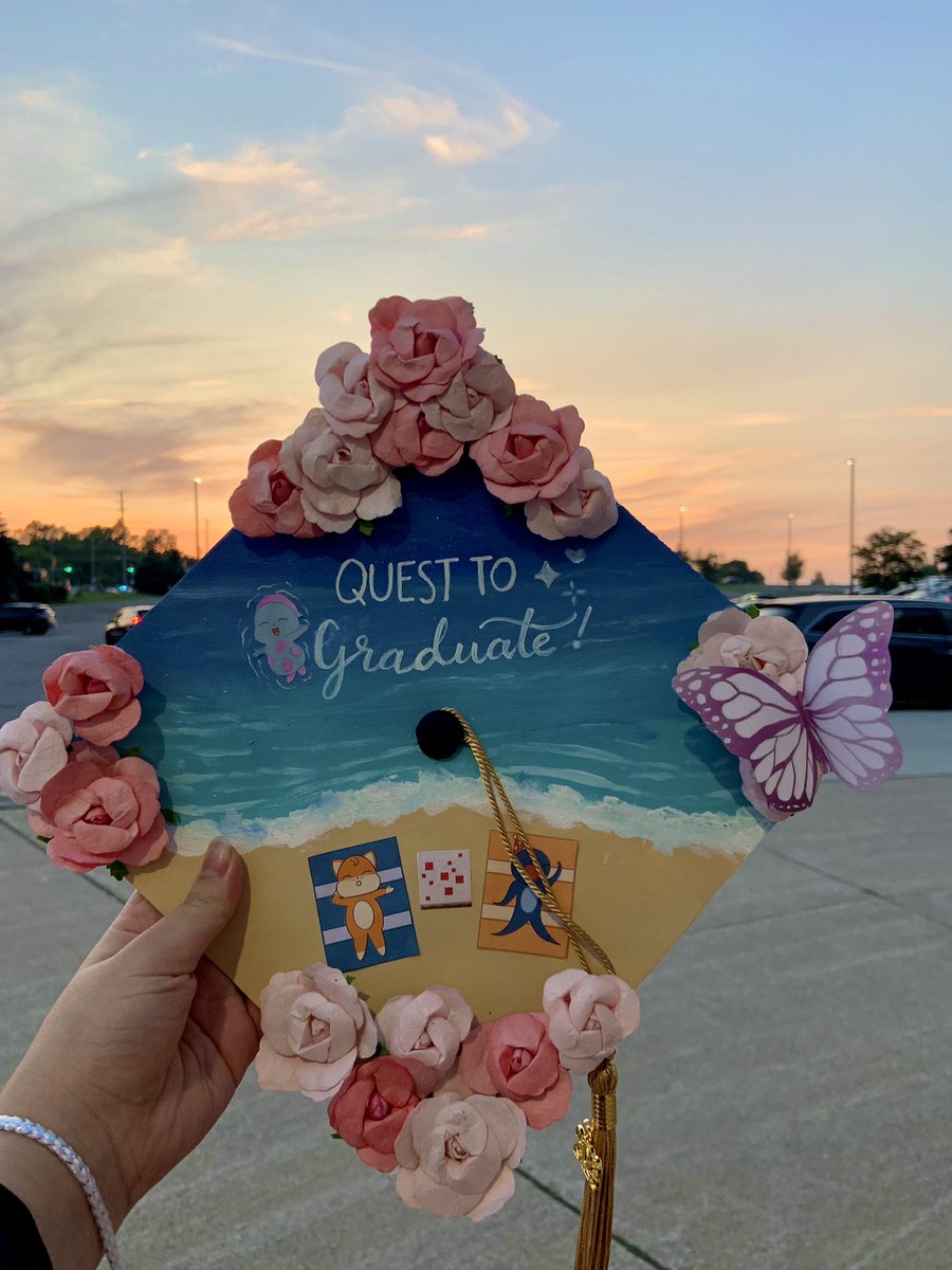 ce_sea_'s tweet photo. Made my hs grad cap inspired by Stampy n Squid’s Quest series!  Been watching them for 10 years which is crazy to think about- so I thought it would only be appropriate to dedicate this big achievement to them! I wouldn’t have survived school without them fr 🥹🫶🏻 @stampylongnose https://t.co/FOEMRa5EvL