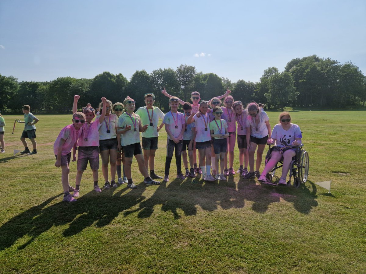 BurnleySSP's tweet image. Great scenes and just good fun at our @YourSchoolGames  Y6/7 colour run!  New Year 6 children had the opportunity to meet all their new PE teachers from Unity College, children from other schools and some of their Y7 peers before they start in September
#positiveexperiences #fun
